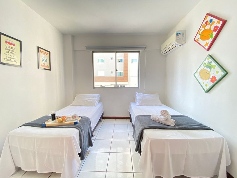 CB54 - Churrasqueira, 2 Dorm Climatizados, Garagem