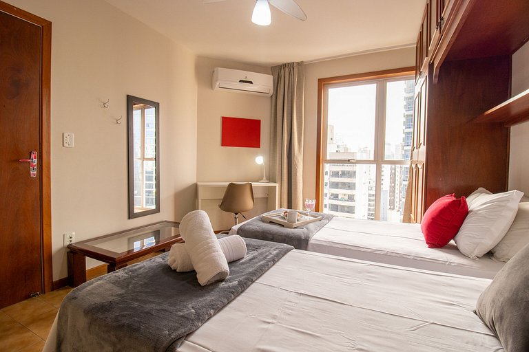 PRG111 - 4 Dorm, Climatizado, Próx a Av. Brasil
