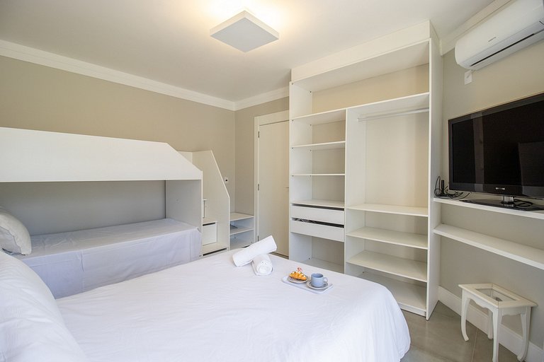 PRG21 - 4 Dorm, Lindo Espaço, Climatizado, Garagem