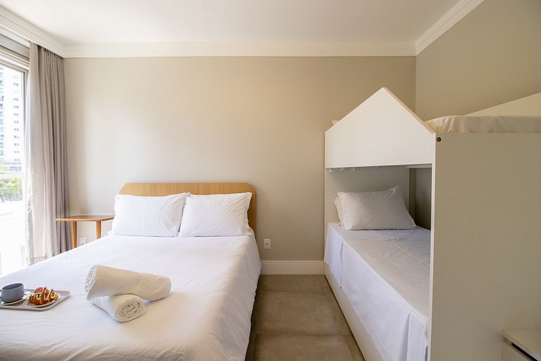PRG21 - 4 Dorm, Lindo Espaço, Climatizado, Garagem