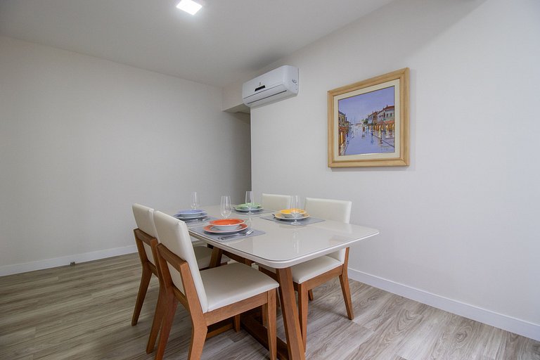 STH52 - Quadra Mar, 4 Dorm, Centro, Climatizado