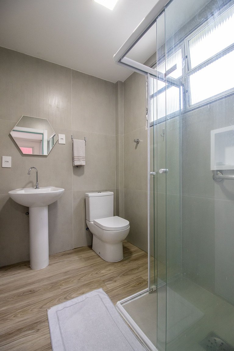 STH52 - Quadra Mar, 4 Dorm, Centro, Climatizado