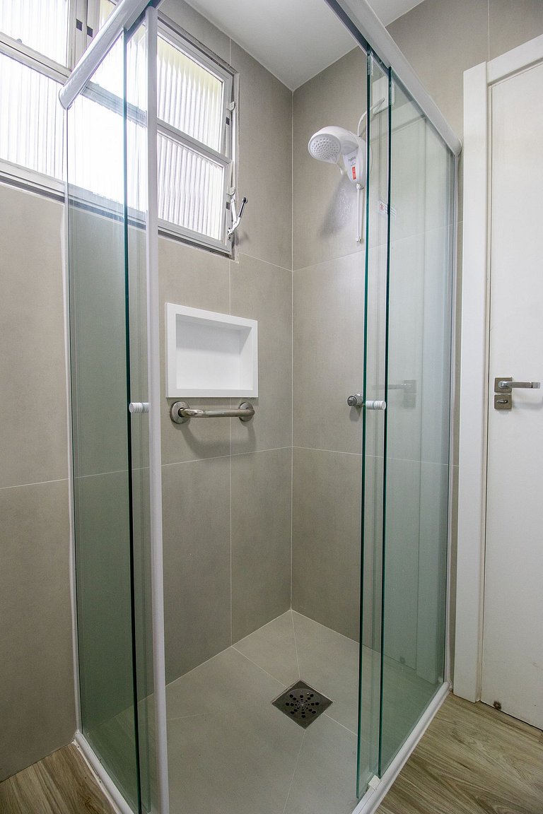 STH52 - Quadra Mar, 4 Dorm, Centro, Climatizado
