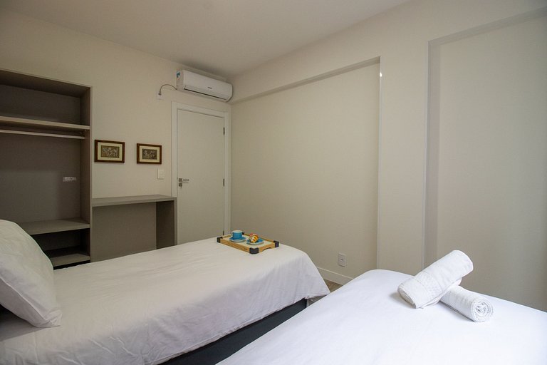 STH52 - Quadra Mar, 4 Dorm, Centro, Climatizado