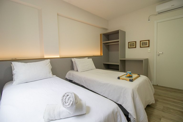 STH52 - Quadra Mar, 4 Dorm, Centro, Climatizado