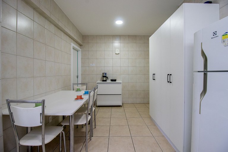 STH52 - Quadra Mar, 4 Dorm, Centro, Climatizado