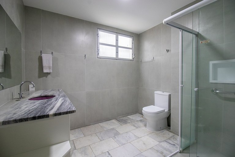 STH52 - Quadra Mar, 4 Dorm, Centro, Climatizado