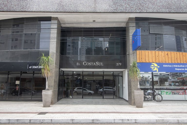 CS99 - Piscina, Flat, Smart TV, Garagem