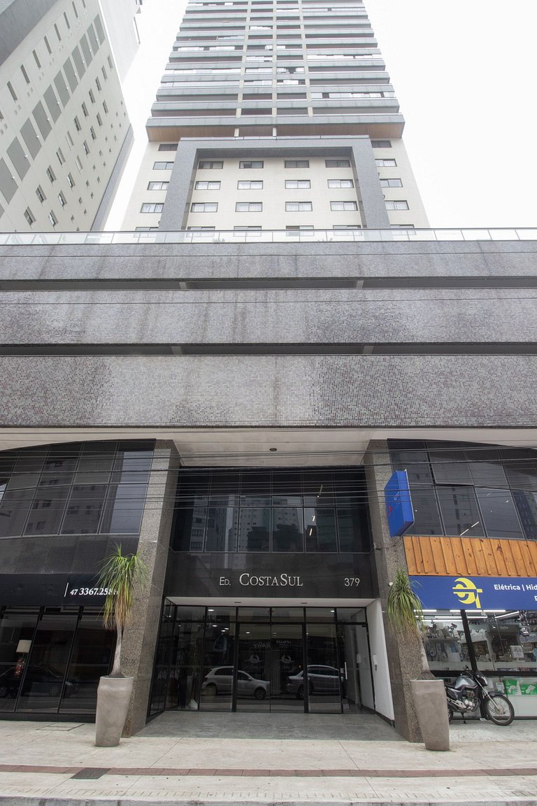 CS99 - Piscina, Flat, Smart TV, Garagem