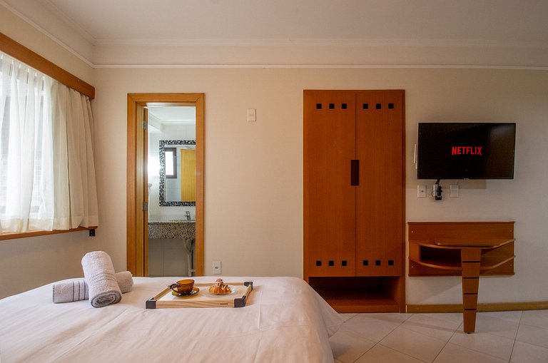 CS99 - Piscina, Flat, Smart TV, Garagem