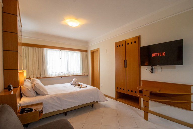 CS99 - Piscina, Flat, Smart TV, Garagem