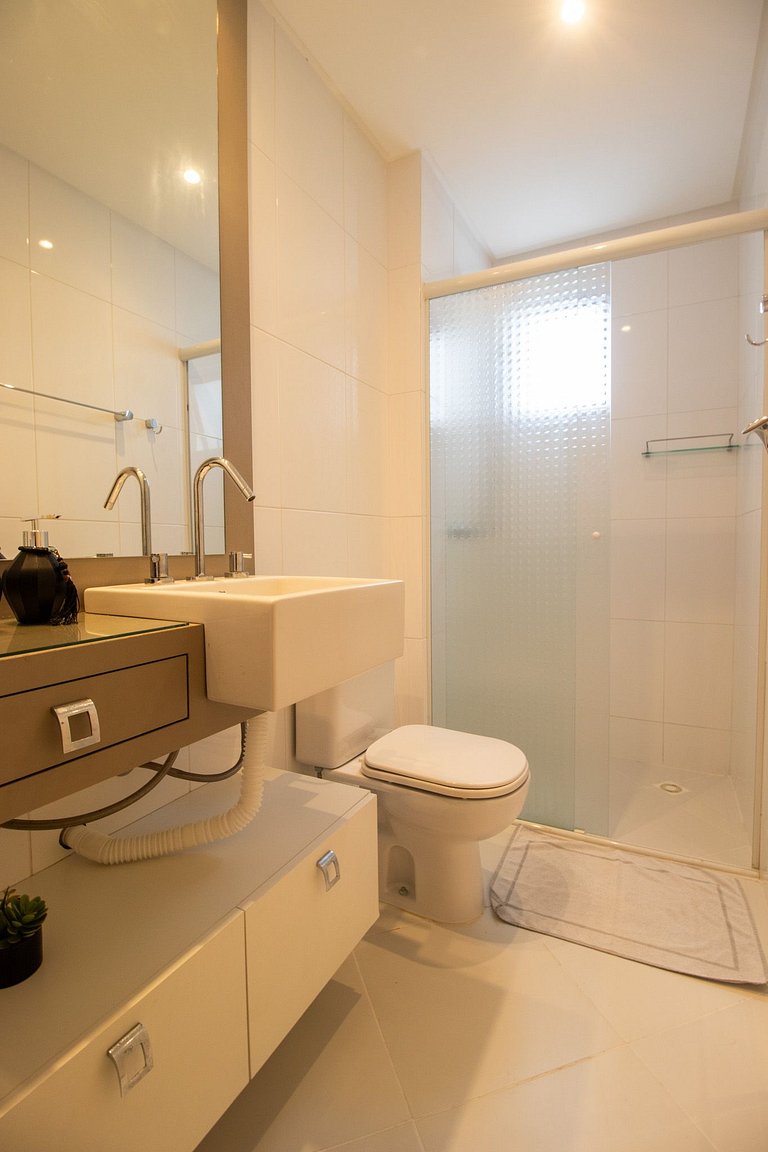 LAC22 - 3 Dorm, Churrasqueira, Prox Roda Gigante