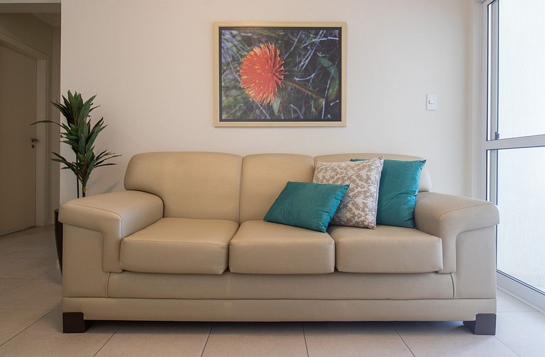BRA111 - 2 Dorm, Av. Central, Churrasq, Garagem